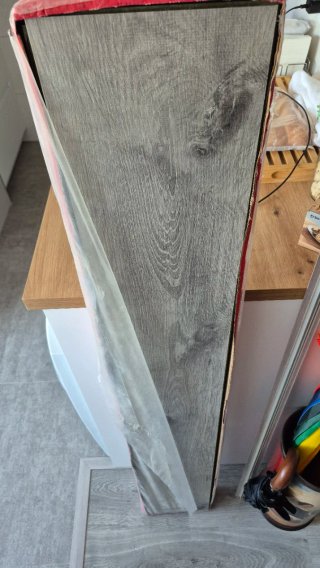 Tarima gris veteada