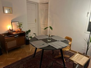 Mesa de comedor redonda de madera - Westwing