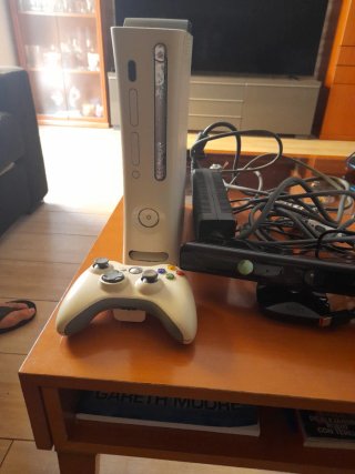 Xbox 360 con Kinect y 5 juegos
