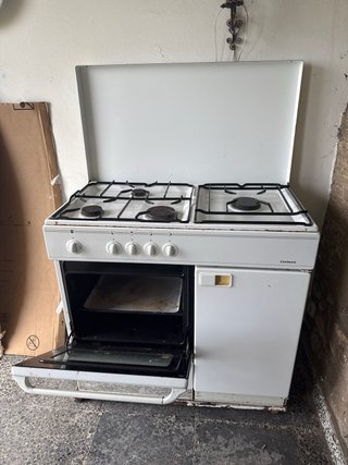 Cocina blanca corbero de gas, con horno y 4 fuegos