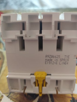 Diferencial 4p 25A en 300 Schneider