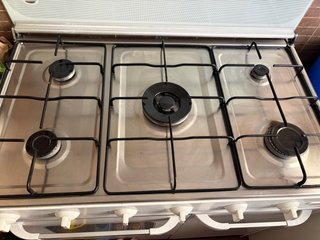 Cocina de gas 5 fuegos con horno (butano)