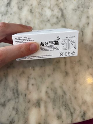 AirPods 4