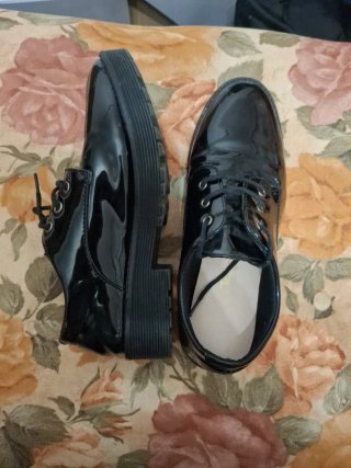 Zapatos negros charol cordones