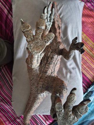 Dinosaurio de juguete 30x50 cm