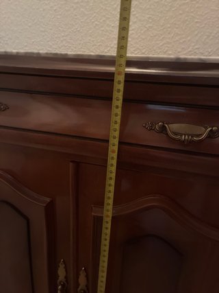 Mueble de entrada de madera con espejo