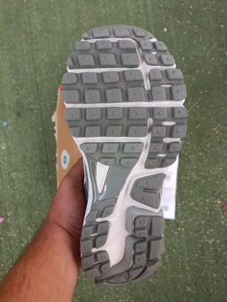 Nike Zoom Vomero 5