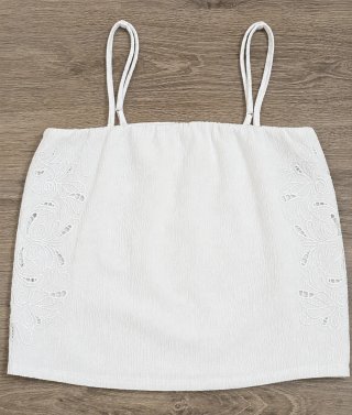 Top blanco con encaje