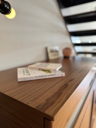 Mesa extensible y aparador nogal (regalo sillas)