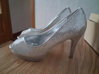 Zapatos de tacón plateados talla 37