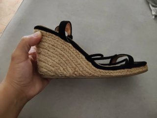 Cuñas negras con cuerdas