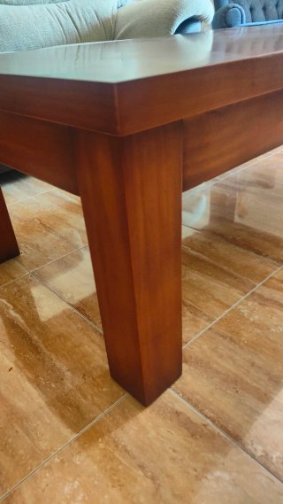 Mesa de centro de madera de nogal