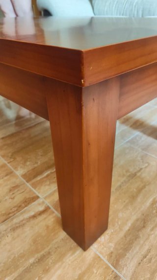 Mesa de centro de madera de nogal