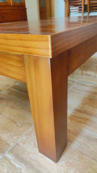 Mesa de centro de madera de nogal