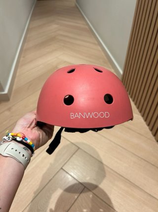 Bici de equilibrio infantil + casco rosa
