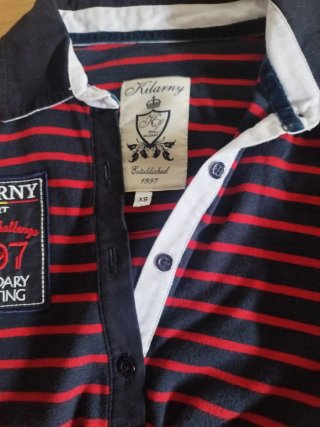 Polo Kilarney rayas rojas y azul marino