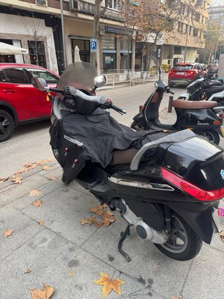 Manta Tucano Urbano Piaggio X8 Negra