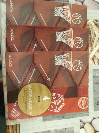 3 Libros de Matemáticas A de 4 de la Eso. 40€.