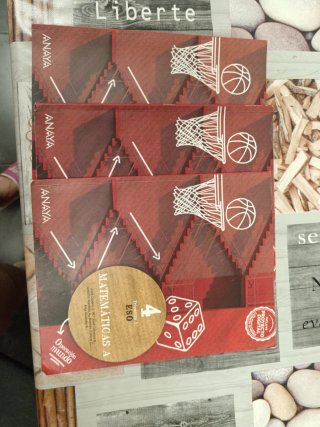 3 Libros de Matemáticas A de 4 de la Eso. 40€.
