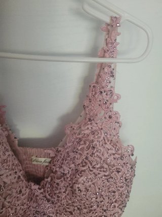Vestido de fiesta rosa corto