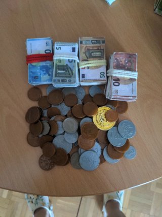Dinero de juguete: Billetes y monedas