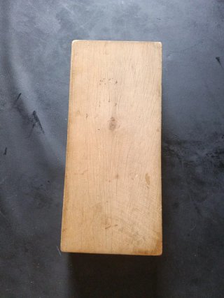 Caja antigua para organizar sellos