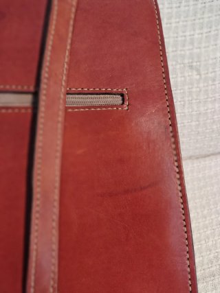 Mochila de cuero Artesanal. Diseño elegante.