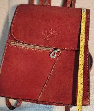 Mochila de cuero Artesanal. Diseño elegante.