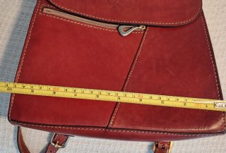 Mochila de cuero Artesanal. Diseño elegante.