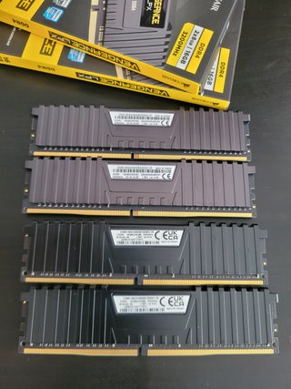 Corsair Vengeance LPX DDR4 32GB (4x8GB)