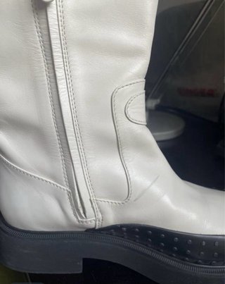Botas altas Tod's piel blancas con suela negra