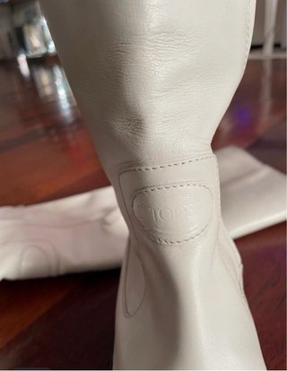 Botas altas Tod's piel blancas con suela negra
