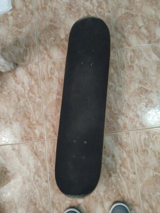 Skate con diseño de calavera