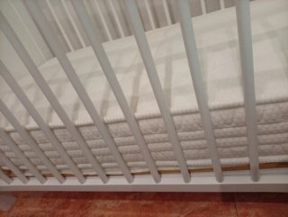 Cuna de maders y colchón