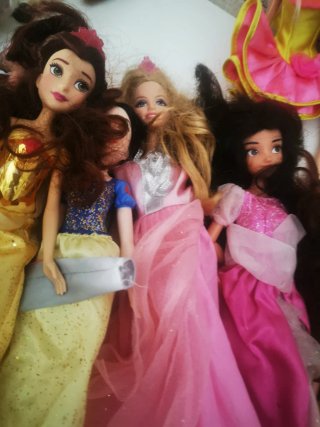 Lote de Muñecas Disney y barbies