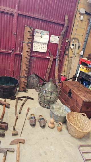 Lote de antigüedades y herramientas