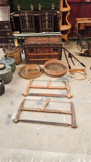 Lote de antigüedades y herramientas