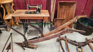 Lote de antigüedades y herramientas