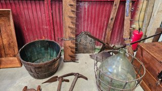 Lote de antigüedades y herramientas