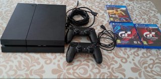 Consola PS4 con 2 mandos y 3 juegos