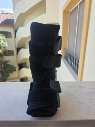 Bota Ortopédica Ajustable en perfecto estado.