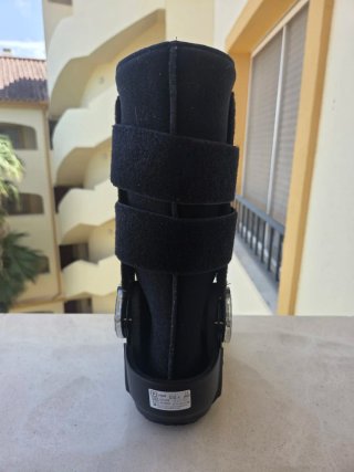 Bota Ortopédica Ajustable en perfecto estado.