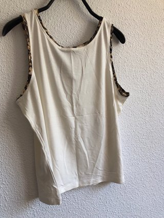 Camiseta tirantes flores y lentejuelas