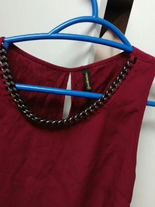 Blusa Stradivarius manga corta burdeos