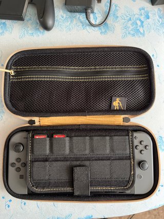 Nintendo Switch dos juegos + todos los accesorios