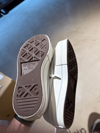 Converse Blancas con Mariposas