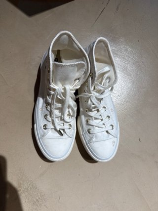 Converse Blancas con Mariposas