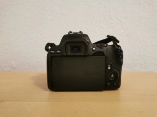Canon EOS 250D + Objetivo 18-55mm + Baterías