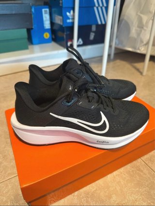 Zapatillas Nike Negras y Blancas