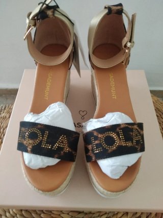 Cuñas Lola Casademunt doradas/leopardo, Talla 38